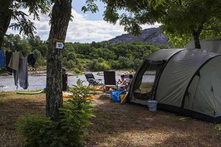 campings aan een rivier in de ardeche
