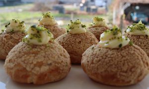 Franse choux au craquelin met pistachevulling